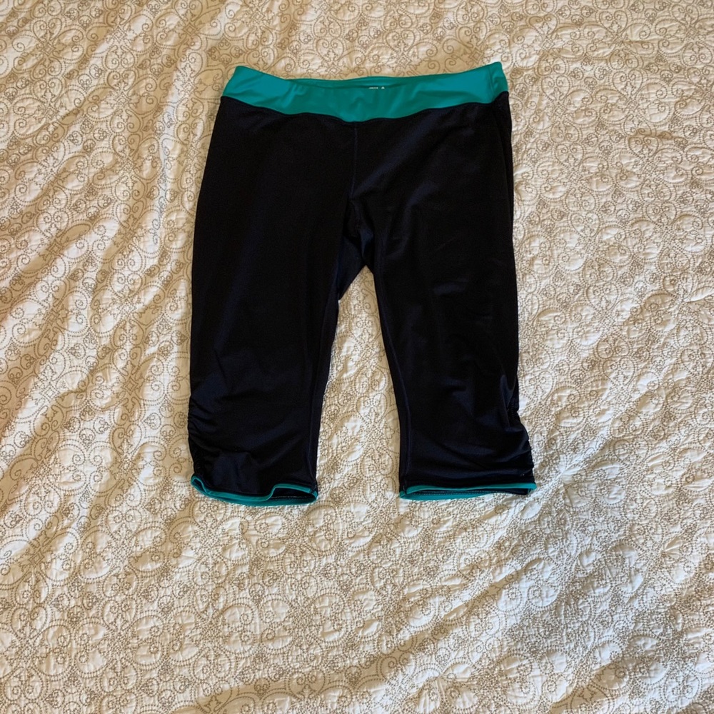 5/$25 Sale ☀️ Fila Black Ruched Capri Leggings